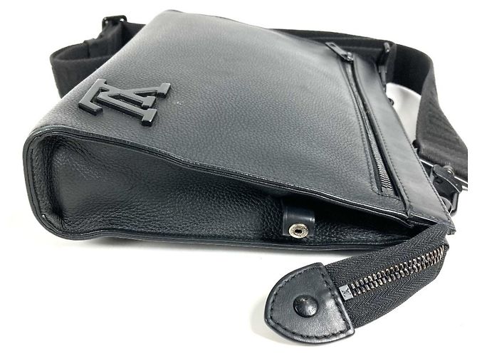 Borsa Messenger Voyage Aerogram Louis Vuitton Nero - vista 6
