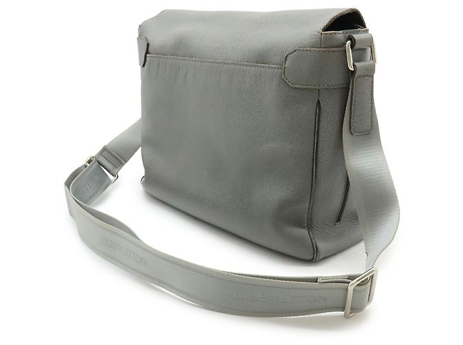 Borsa a Spalla Roman MM in Taiga di Louis Vuitton Marrone - vista 3