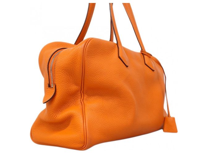 Borsa Hermès Victoria 35 in pelle Taurillon Clemence arancione - vista 2