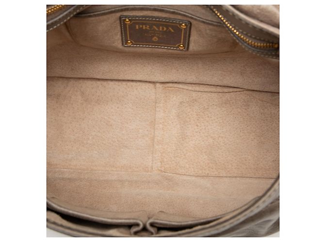Borsa a spalla Prada in vitello lucido marrone con chiusura a pressione Taupe - vista 4