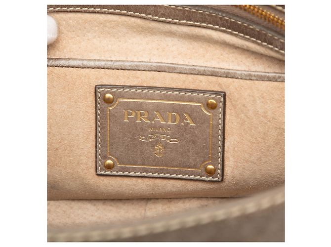 Borsa a spalla Prada in vitello lucido marrone con chiusura a pressione Taupe - vista 5