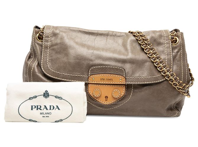 Borsa a spalla Prada in vitello lucido marrone con chiusura a pressione Taupe - vista 7
