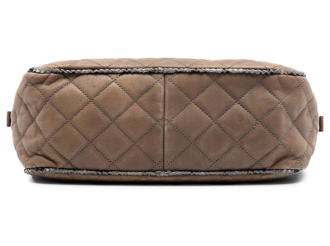 Bolso bowler de tweed acolchado iridiscente de piel marrón CC de Chanel - vista 3