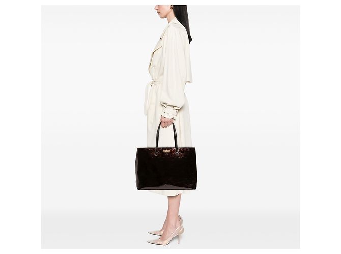 Louis Vuitton Borsa Wilshire GM in Vernis Monogram Rosso Bordò - vista 10