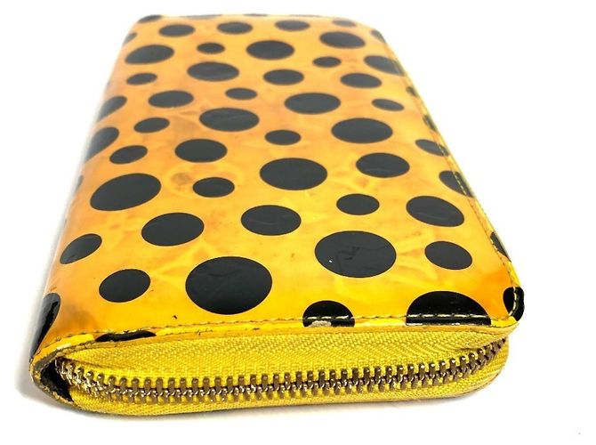 Cartera Zippy Polka Dot Infinity Yayoi Kusama Louis Vuitton Negro Amarillo - vista 4