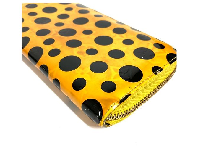 Cartera Zippy Polka Dot Infinity Yayoi Kusama Louis Vuitton Negro Amarillo - vista 5