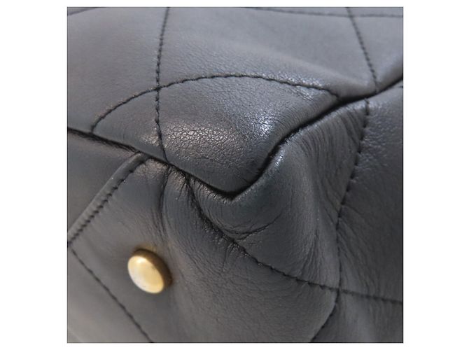 Borsa tote Chanel Matelassé con hardware dorato Nero - vista 29