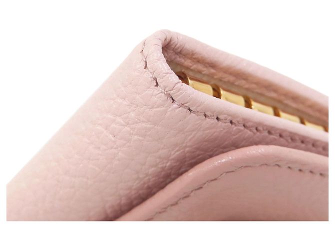 Estuche de llaves de cuero Miu Miu en rosa - vista 15