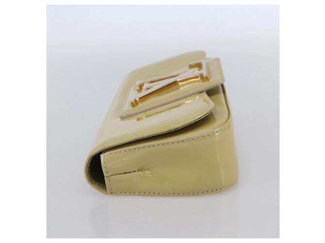 Clutch Sobe in vernice Louis Vuitton Beige - vista 3