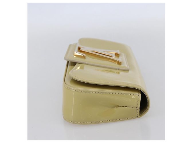 Clutch Sobe in vernice Louis Vuitton Beige - vista 4