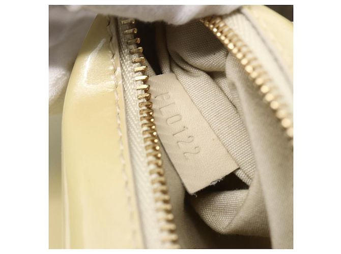 Clutch Sobe in vernice Louis Vuitton Beige - vista 6