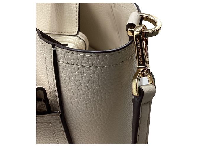 Borsa Tote 3 in 1 in pelle martellata bianca Michael Kors Maisie Large - vista 12