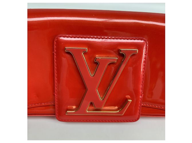 Louis Vuitton Clutch in vernice rossa Sobe Rosso - vista 2