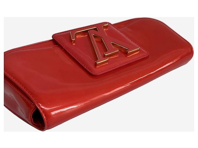 Louis Vuitton Clutch in vernice rossa Sobe Rosso - vista 4