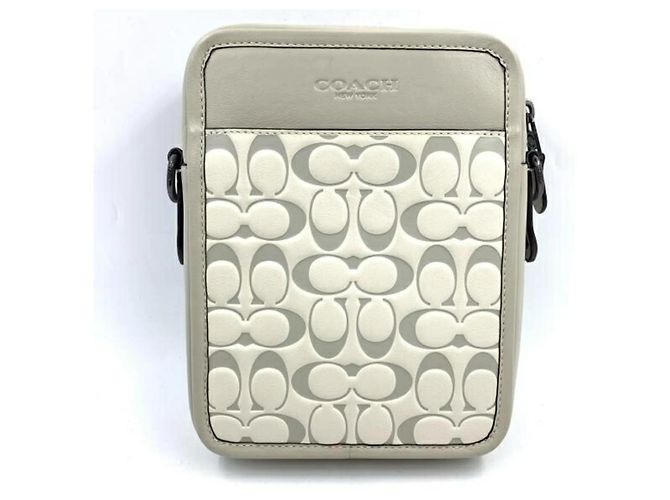 Bolsa transversal em couro de bezerro liso com assinatura COACH - vista 2