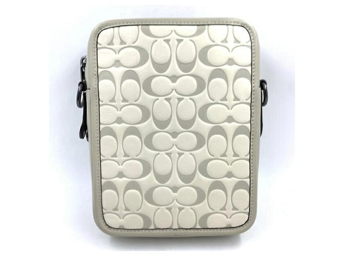 Bolsa transversal em couro de bezerro liso com assinatura COACH - vista 3
