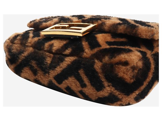 Fendi Borsa Baguette Zucca in peluche teddy marrone - vista 5