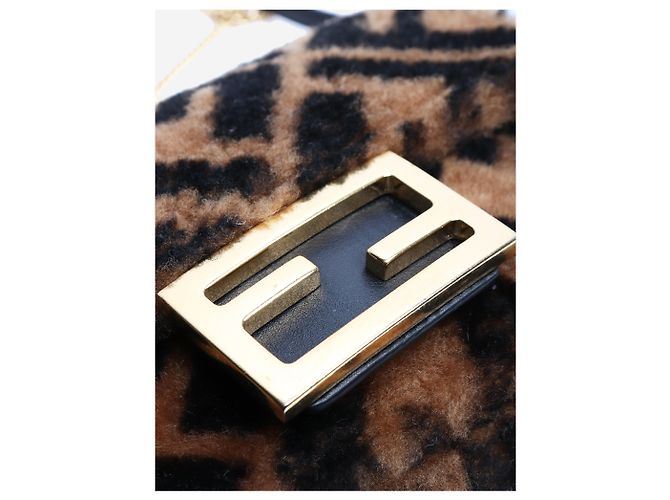 Fendi Borsa Baguette Zucca in peluche teddy marrone - vista 6