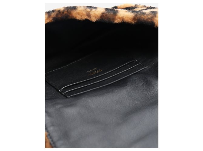 Fendi Borsa Baguette Zucca in peluche teddy marrone - vista 7