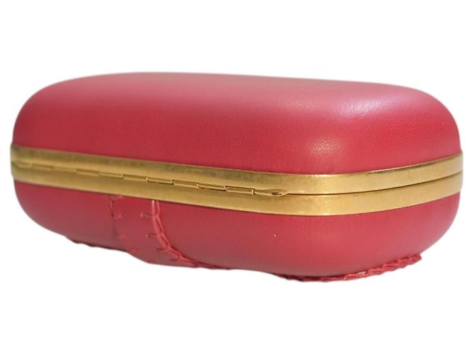 Clutch de cuero rojo Alexander McQueen con cierre de calavera dorada adornada con cristales - vista 10