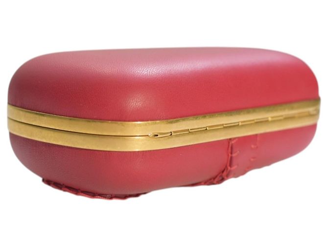 Clutch de cuero rojo Alexander McQueen con cierre de calavera dorada adornada con cristales - vista 11