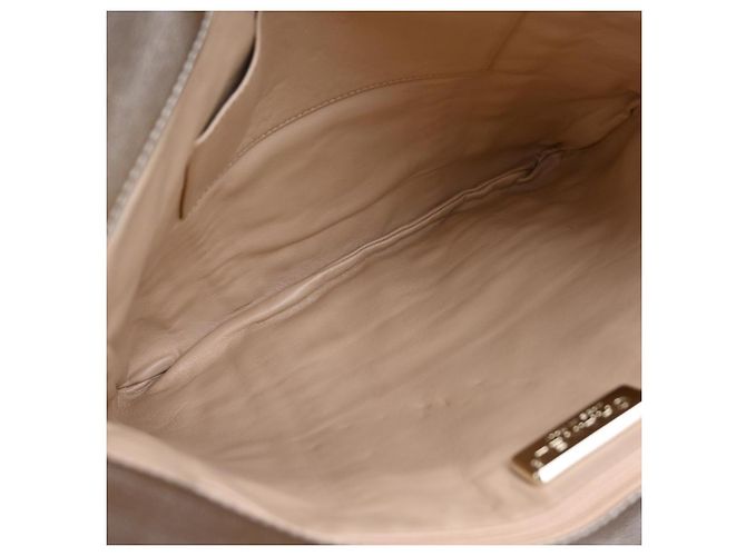 Chanel Luxe Linea Tote con Zip in Pelle Grande D'oro - vista 3