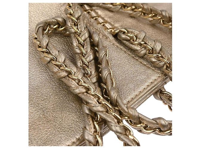 Chanel Luxe Linea Tote con Zip in Pelle Grande D'oro - vista 6