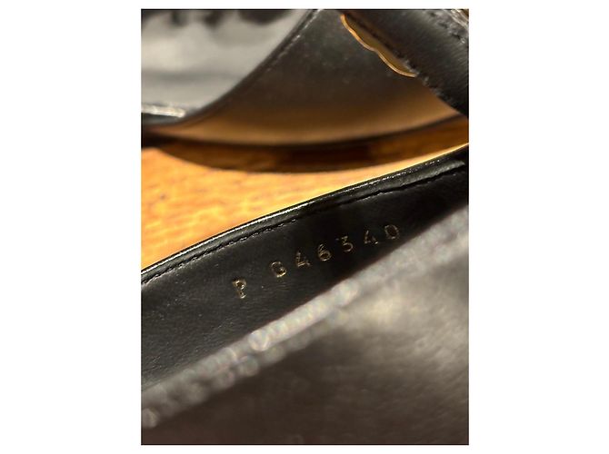 Sapatilhas de balé em couro e tecido preto Chanel com bico em couro, adornadas com pérolas e detalhes CC - vista 4