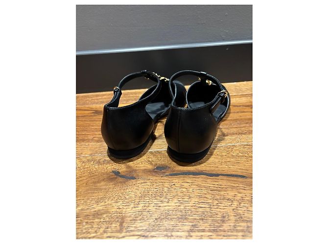 Sapatilhas de balé em couro e tecido preto Chanel com bico em couro, adornadas com pérolas e detalhes CC - vista 9