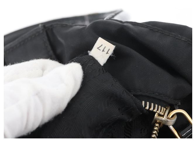 PRADA Borsa a mano in nylon nero e oro Auth 170969 D'oro - vista 12