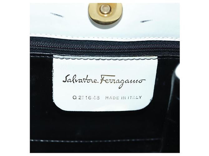 Borsa a mano Salvatore Ferragamo in pelle bianca e oro Auth 171023A Bianco D'oro - vista 11