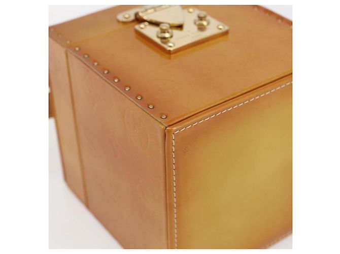 LOUIS VUITTON Pochette Cosmetica Monogram Vernis Bleecker Beige M91002 Auth 173240 - vista 14
