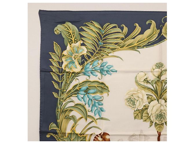 Salvatore Ferragamo Foulard Uccello in Seta Blu Navy Auth am10817V - vista 2