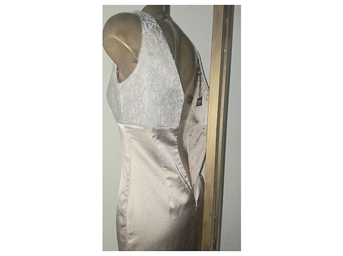 Autre Marque Champagner Spitzen- und Satin-Kleid Beige - Ansicht 10