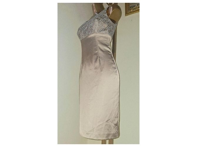 Autre Marque Champagner Spitzen- und Satin-Kleid Beige - Ansicht 7