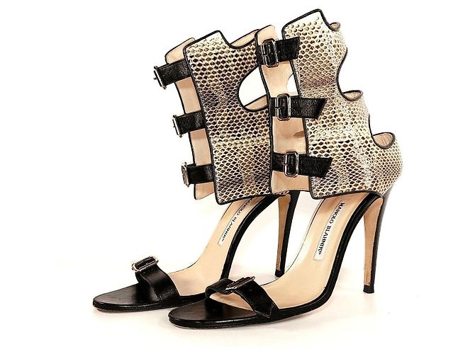 Manolo Blahnik Sandalen aus Pythonleder und schwarzem Leder mit Schnallen Python drucken - Ansicht 2