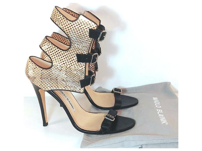 Manolo Blahnik Sandalen aus Pythonleder und schwarzem Leder mit Schnallen Python drucken - Ansicht 5