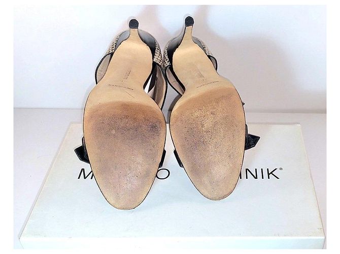 Manolo Blahnik Sandalen aus Pythonleder und schwarzem Leder mit Schnallen Python drucken - Ansicht 7