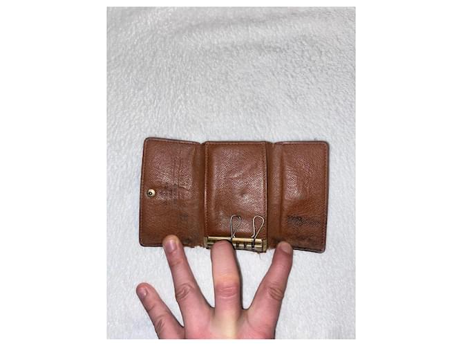 Llave Monogram de Louis Vuitton Castaño - vista 6