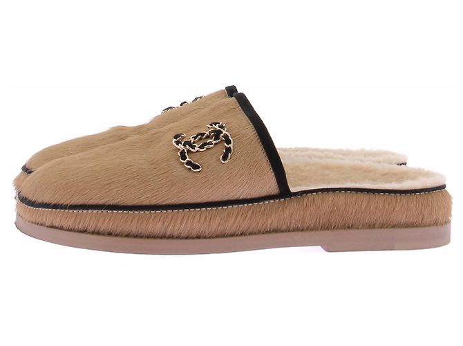 Chanel Zoccoli in shearling marrone con CC in catene - vista 3
