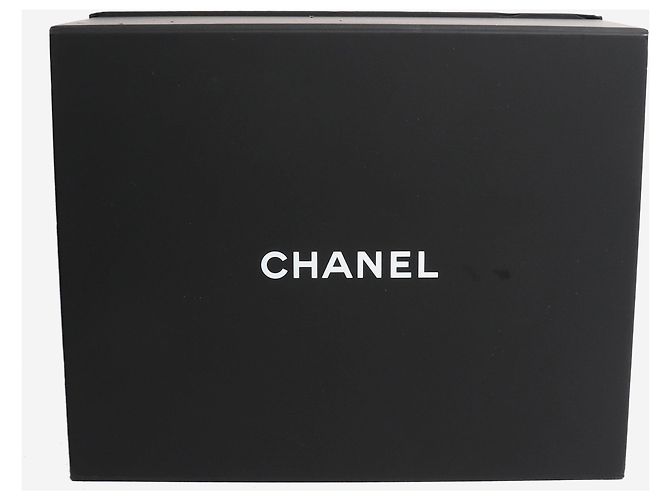 Chanel Pequena bolsa transversal de couro de cordeiro azul acolchoada - vista 12