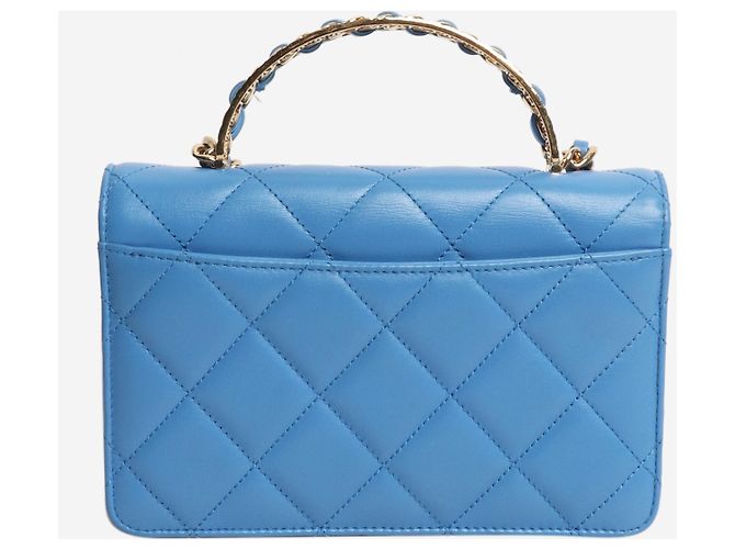 Chanel Pequena bolsa transversal de couro de cordeiro azul acolchoada - vista 4
