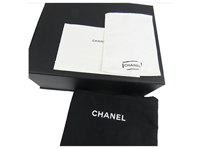 Vanity Estojo de vaidade quadrado médio em couro acolchoado preto com tachas da Chanel - vista 13