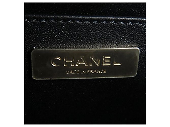 Vanity Estojo de vaidade quadrado médio em couro acolchoado preto com tachas da Chanel - vista 5