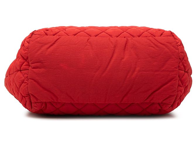 Bolsa tote Coco Cocoon pequena em nylon acolchoado vermelho da Chanel Verde oliva - vista 3