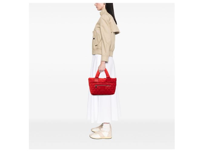 Bolsa tote Coco Cocoon pequena em nylon acolchoado vermelho da Chanel Verde oliva - vista 7