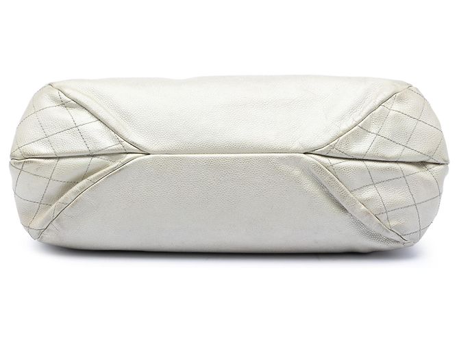 Borsa a spalla in caviar bianco CC di Chanel - vista 3