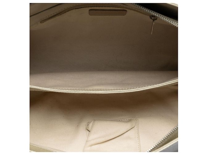 Borsa a spalla in caviar bianco CC di Chanel - vista 4