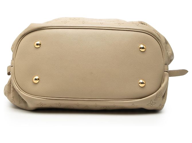 Louis Vuitton Beige Monogram Mahina L Hobo - vista 3