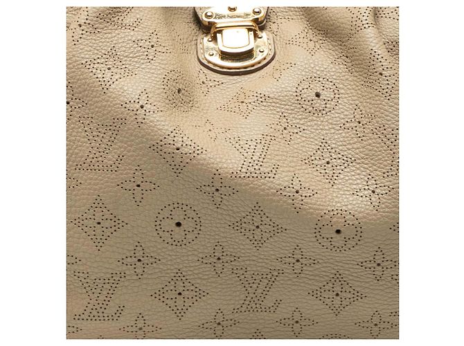 Louis Vuitton Beige Monogram Mahina L Hobo - vista 6